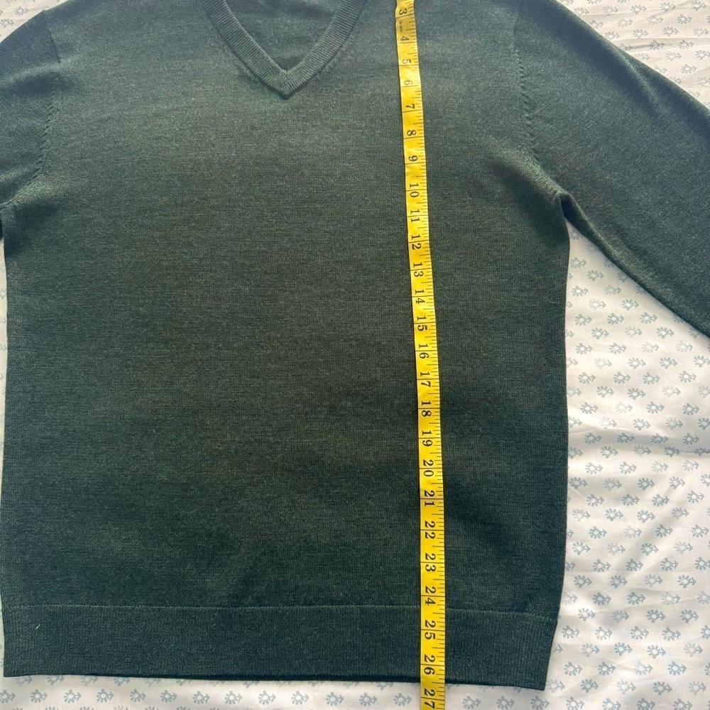Hart Schaffner Marx Men's Dark Green Merino Wool V-Neck Sweater - Picture 3 of 7